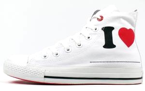 Herzige Schuhe zum Valentinstag_Converse mit Herz